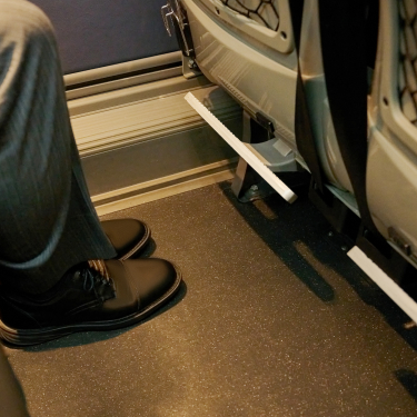 ミルキーウェイCJ115《4列ワイドシート》《車内除菌済》《空気清浄機付》《充電設備》