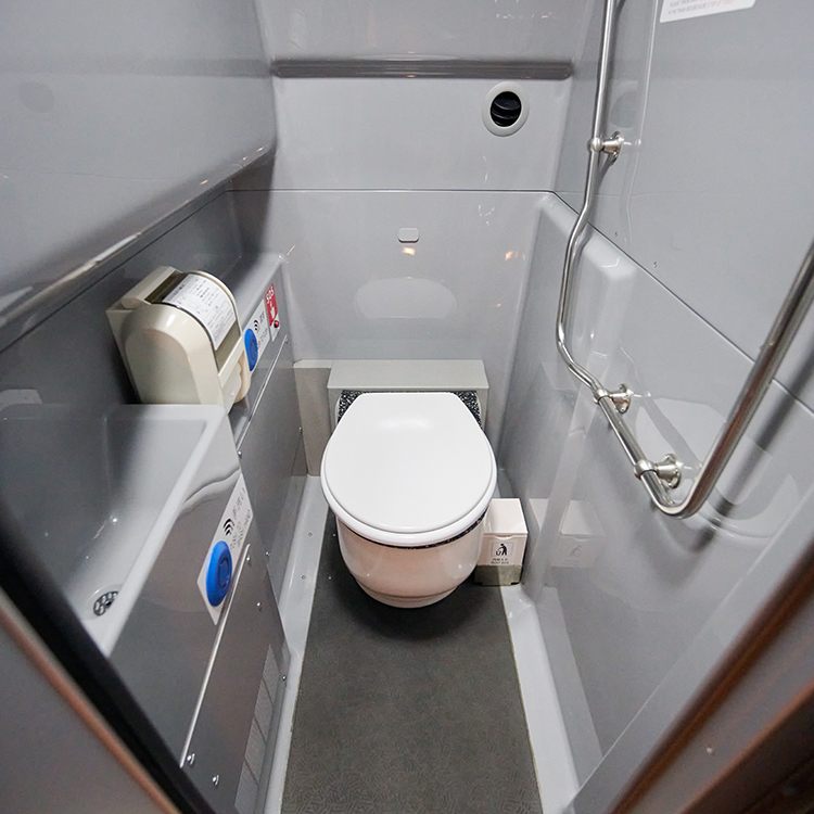 NT1005　ナイトライナー　大宮・新宿・八王子⇒京都・大阪・天王寺　3列独立シート・トイレ付　10/1〜